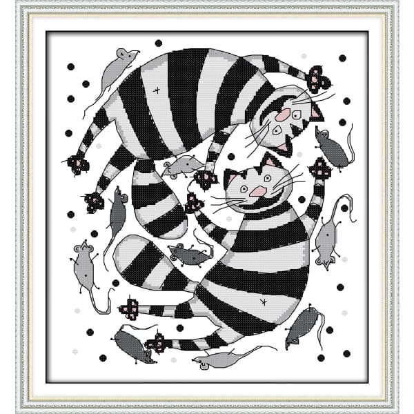 The black and white cats hunting the mice